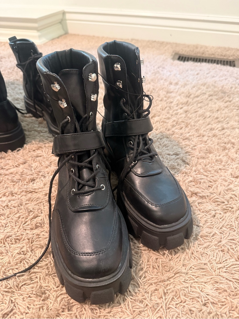 Forever 21 BUCKLE FAUX LEATHER BOOTIES